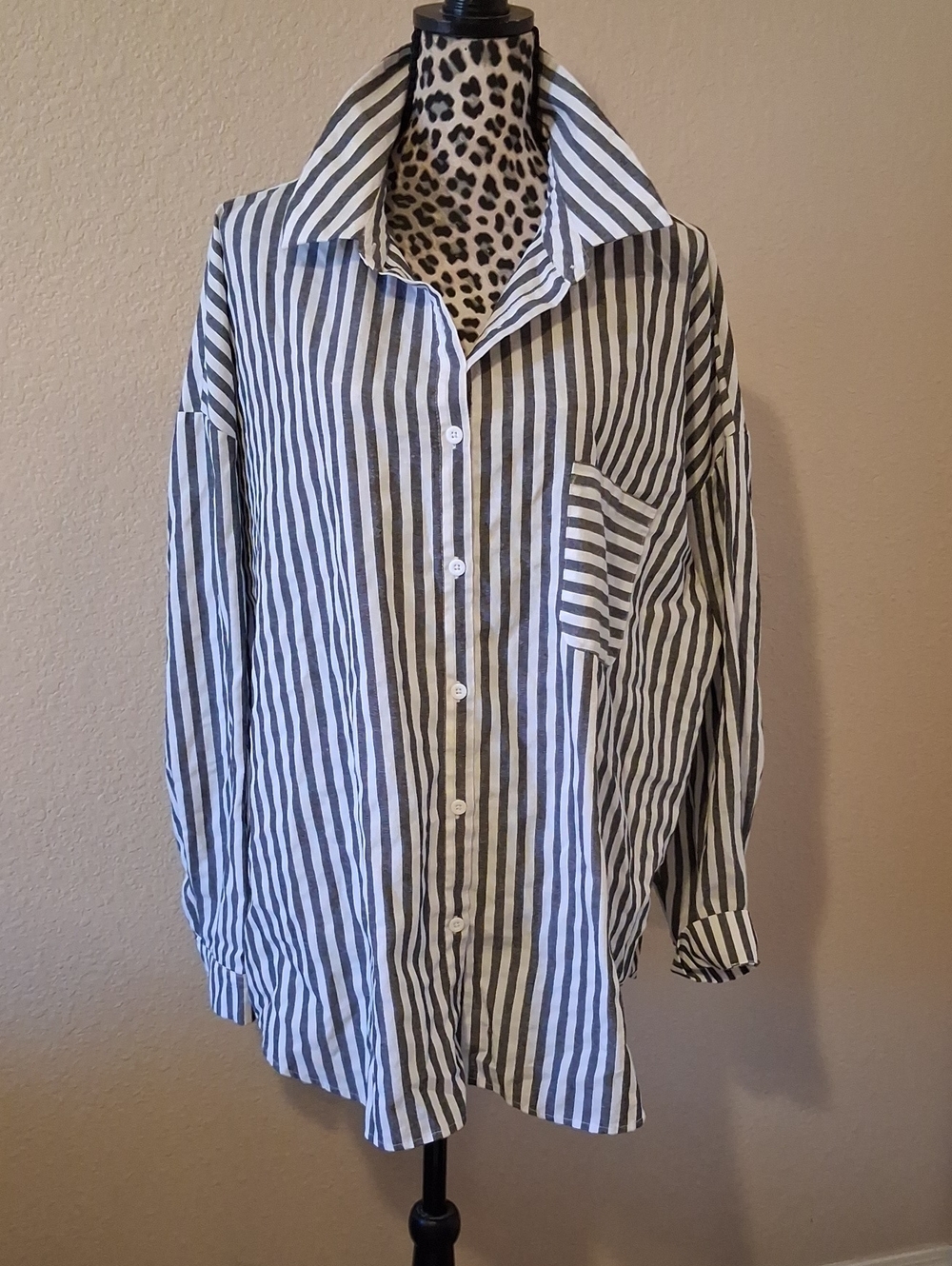 IN'VOLAND Woman's NWOT White Striped Button-Down Top. Cotton 26W